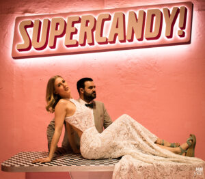 Styled Shooting - Braut und Bräutigam im Super Candy Museum